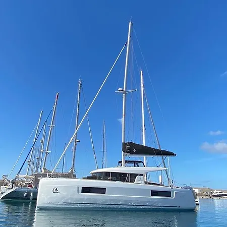 Catamaran White Beach Ботель Коста Бланка