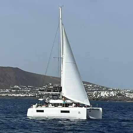 Catamaran White Beach *